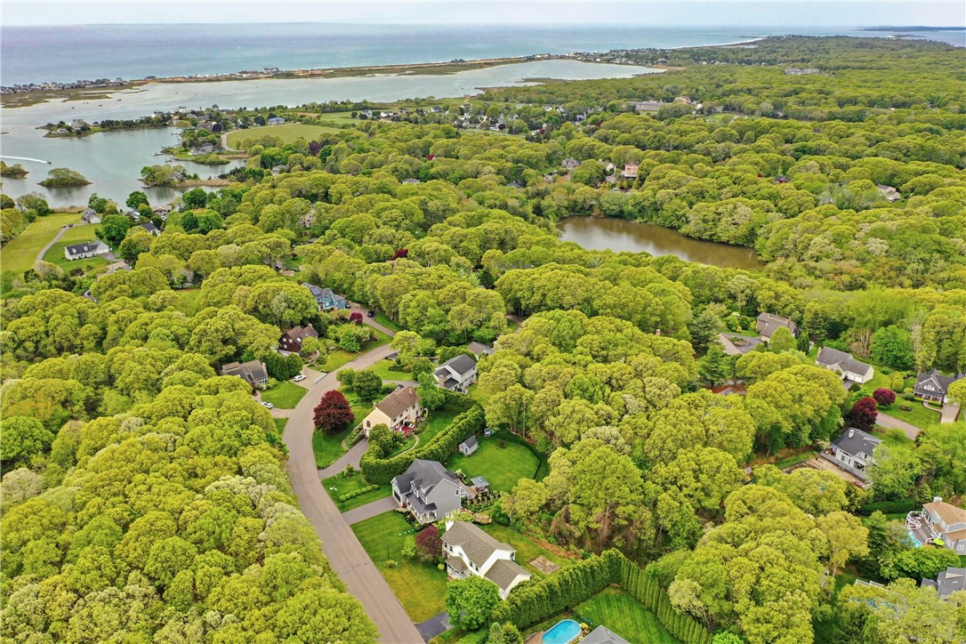 28 Rockridge Road Westerly, RI 02891 - Photo 4 of 40