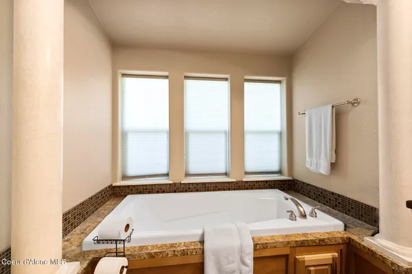 $825,000 | 11248 North Bruss Road, Rathdrum, ID 83858