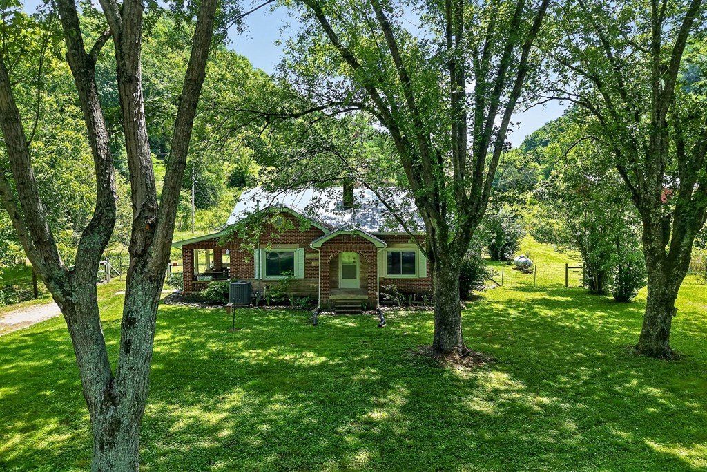747 Hunting Creek Road Whitleyville, TN 38588 - Photo 2 of 33