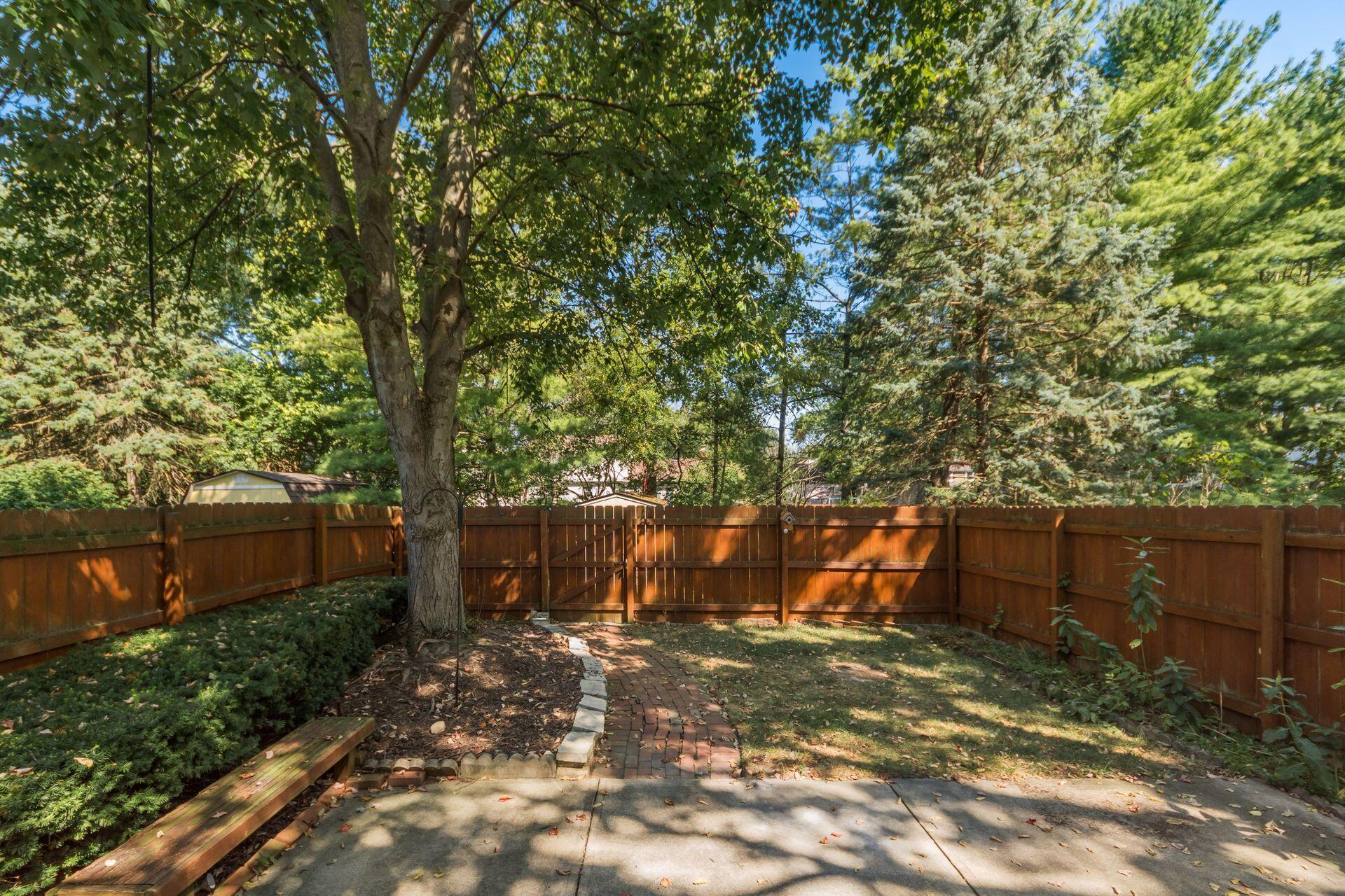 1672 Rushing Way Columbus, OH 43235 - Photo 37 of 43 Fenced Area