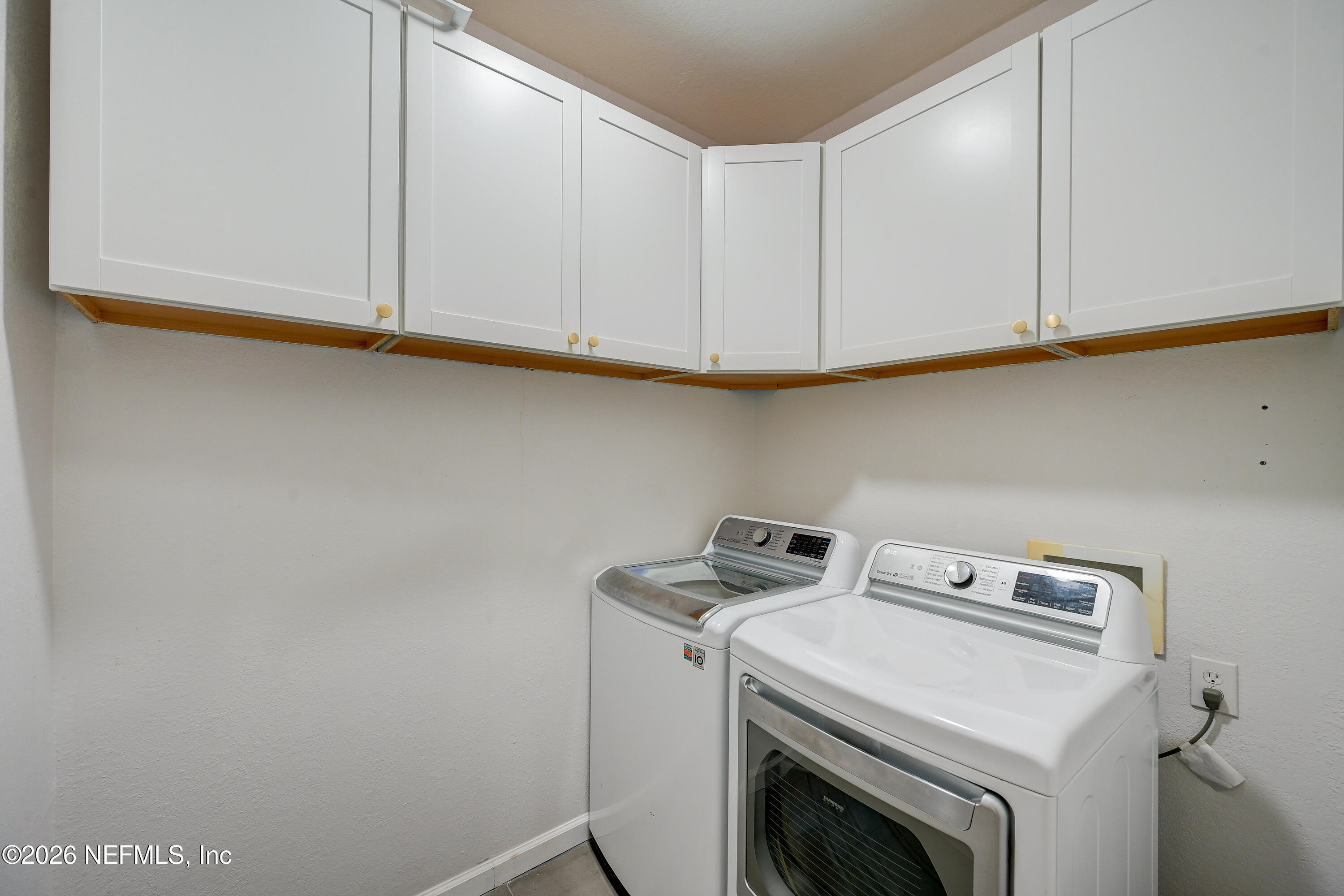 10961 Burnt Mill Road, Unit 824 Jacksonville, FL 32256 - Photo 18 of 35 a utility room with dryer and washer