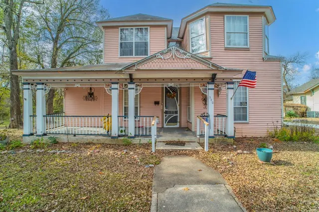 $275,000 | 540 12th Street Southeast, Paris, TX 75460