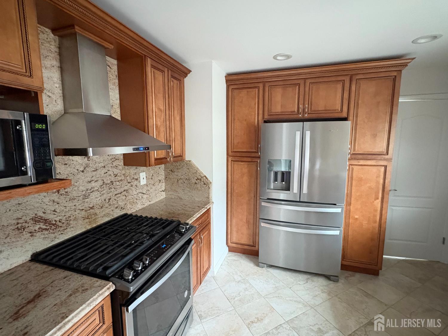 61 Rose Street Edison, NJ 08817 - Photo 9 of 17