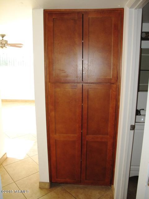 2601 South Lands End Road Tucson, AZ 85713 - Photo 11 of 15 a view of cupboard