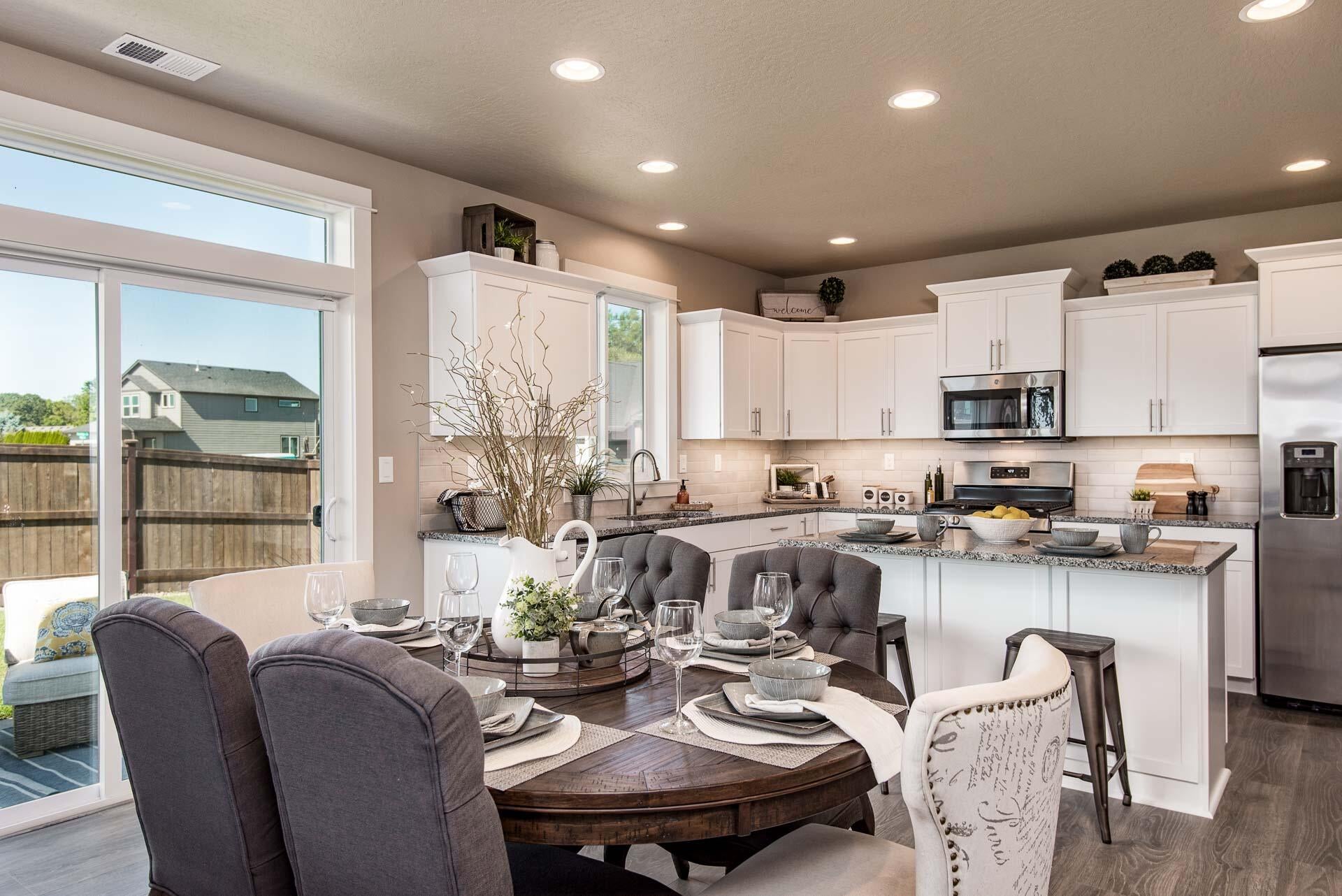 704 North Reed Street, Unit LOT #101 Sisters, OR 97759 - Photo 6 of 10 Stoneridge - Great Room
