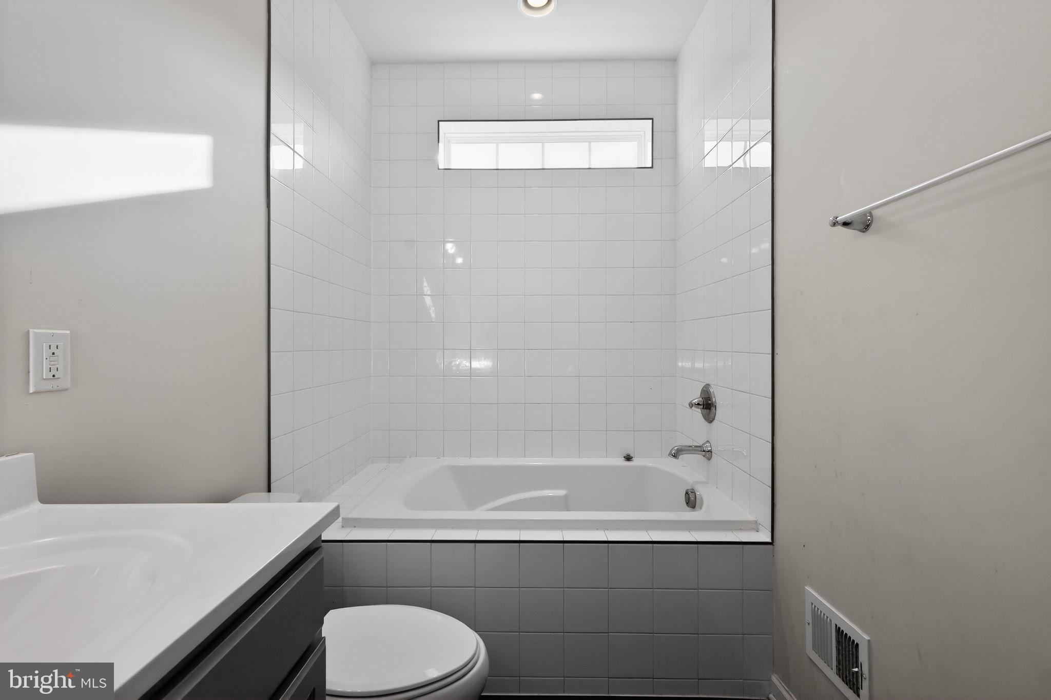 1027 Overlook Way Laurel, MD 20707 - Photo 21 of 30 a bathroom with a sink and bathtub