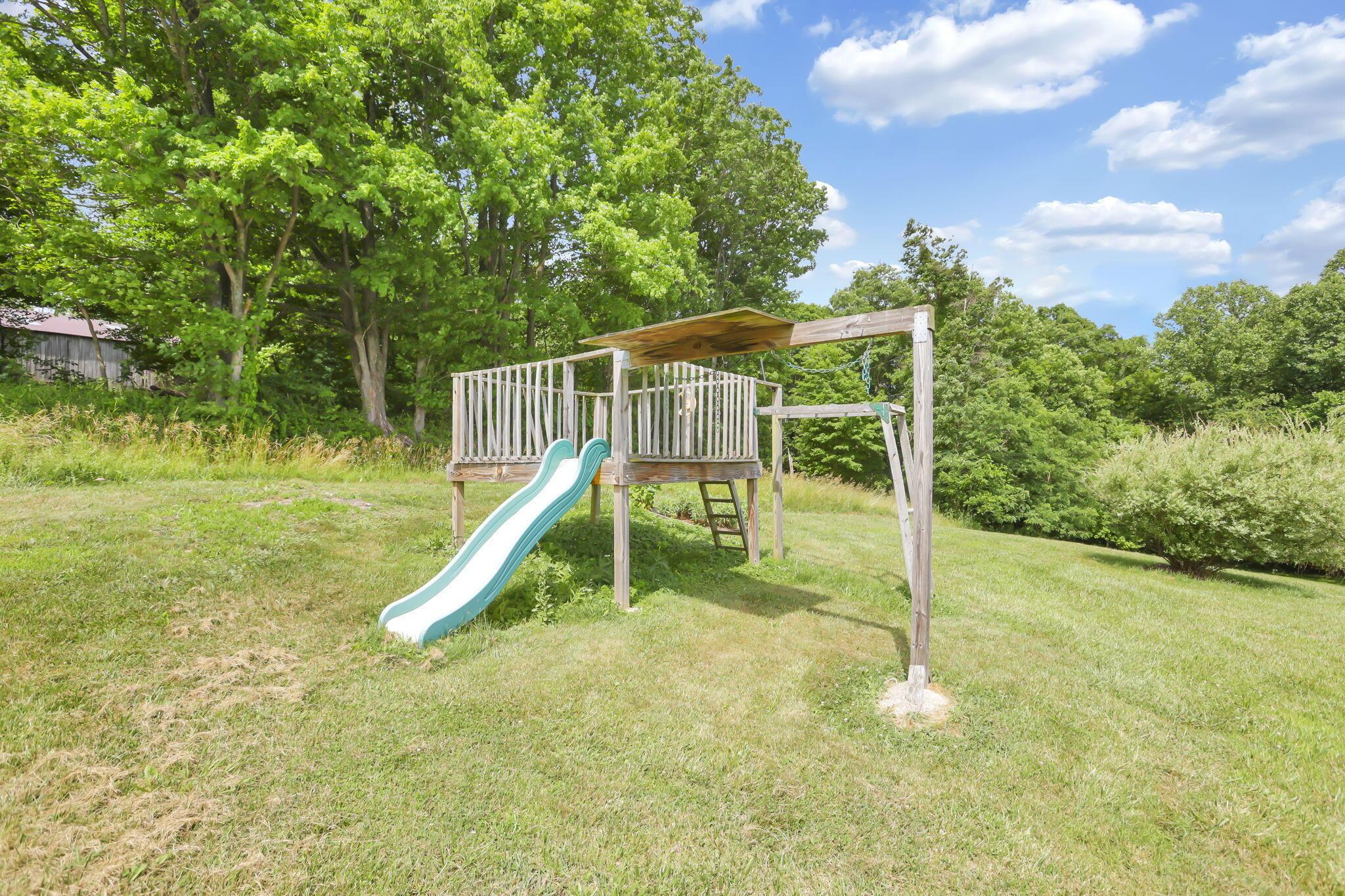 24559 Huffines Road Rockbridge, OH 43149 - Photo 4 of 37