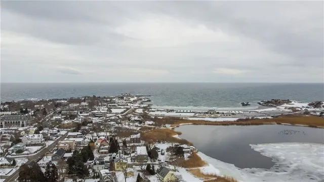 $2,600 | 167 Coggeshall Avenue, Unit A, Newport, RI 02840