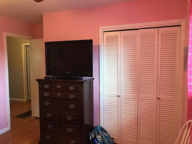 319 Bluff Road Kingston, TN 37763 - Photo 18 of 40 Guest Bedroom