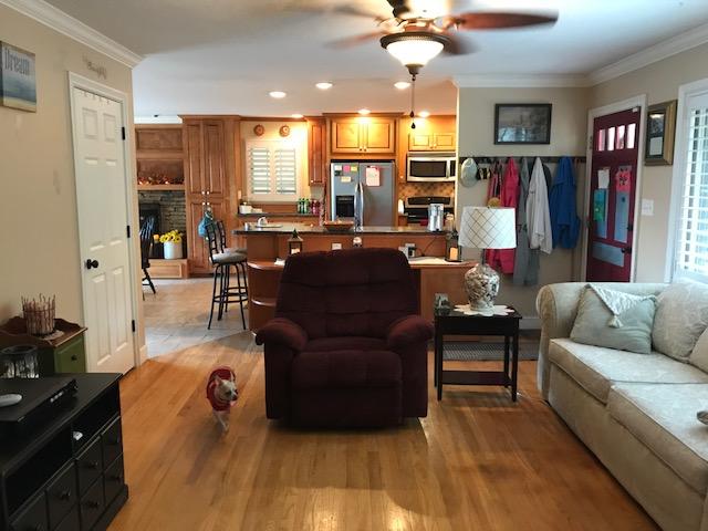 319 Bluff Road Kingston, TN 37763 - Photo 5 of 40 Living Room