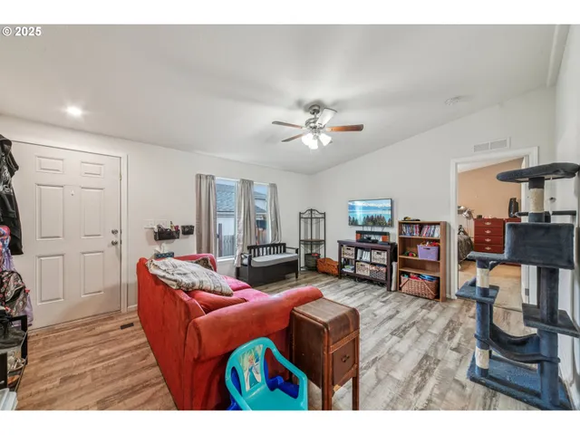 $140,000 | 5266 Crystal Street Northeast, Unit 233, Salem, OR 97305