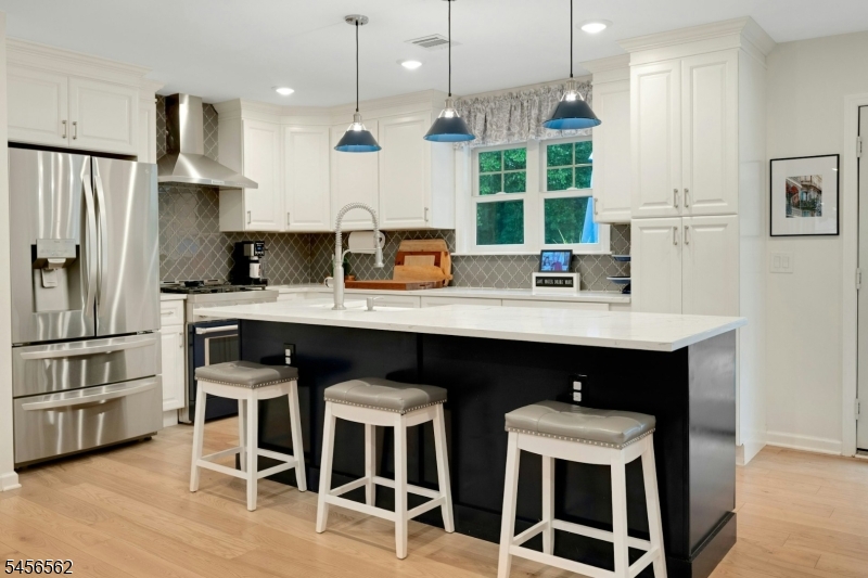 27 Big Piece Road Fairfield, NJ 07004 - Photo 4 of 32 Gallery Image 4