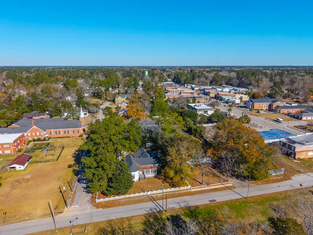 $400,000 | 108 Northwest Railroad Avenue, St. George, SC 29477