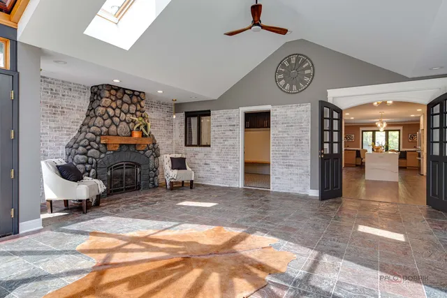 $1,489,000 | 2221 Donegal Drive, Darien, IL 60561