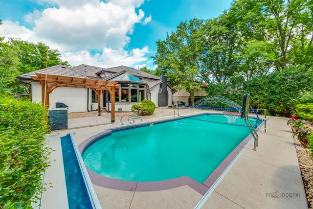 $1,489,000 | 2221 Donegal Drive, Darien, IL 60561