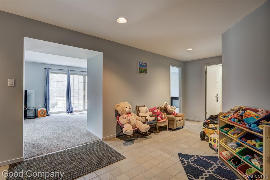 6255 Celeste Road West Bloomfield, MI 48322 - Photo 34 of 50