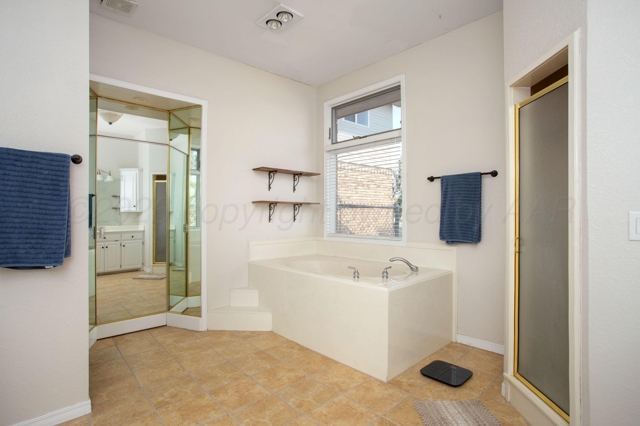70 Stonebridge Gate Road Amarillo, TX 79124 - Photo 13 of 52 Master bathroom