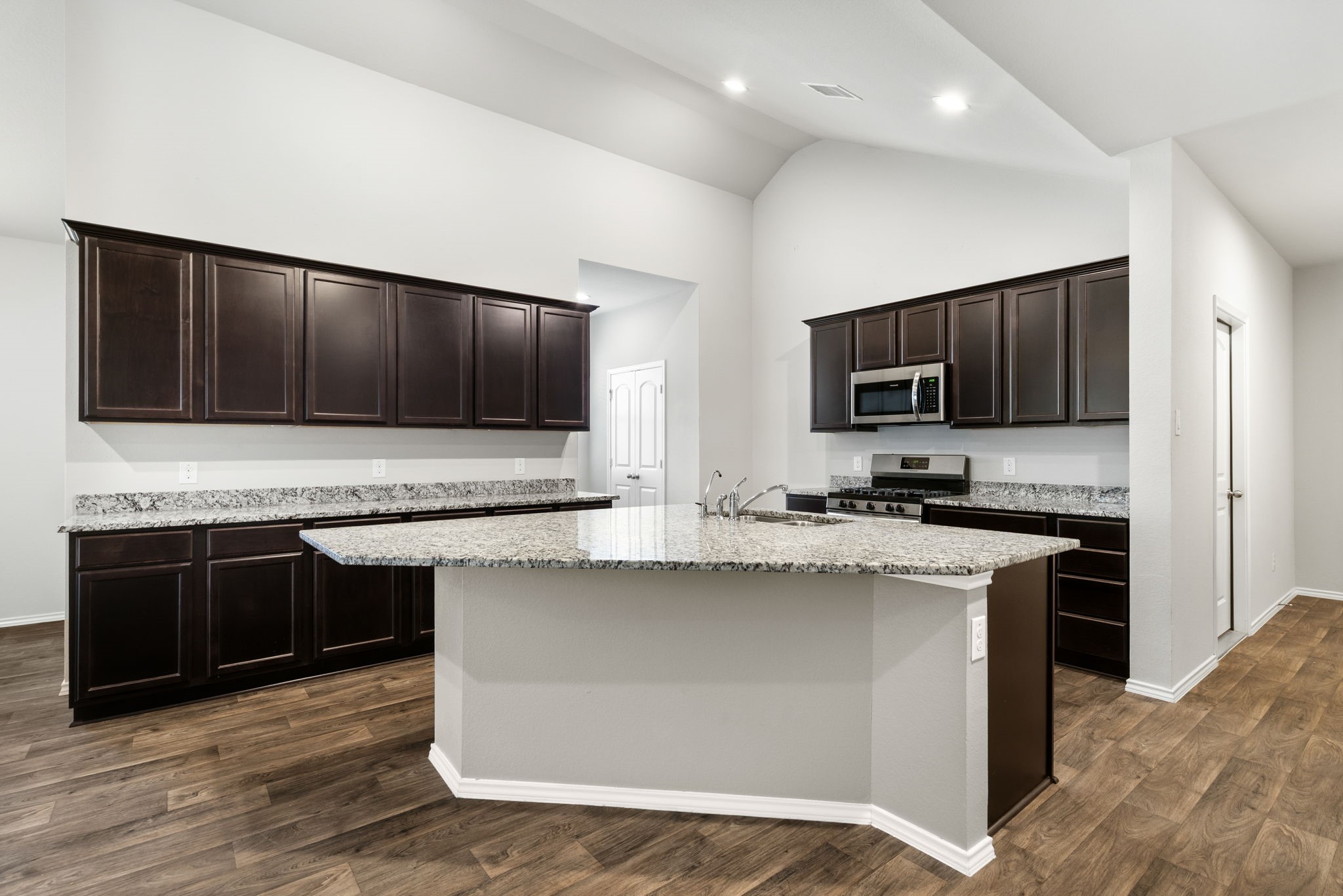 11722 Bari Reef Lane Conroe, TX 77304 - Photo 6 of 27