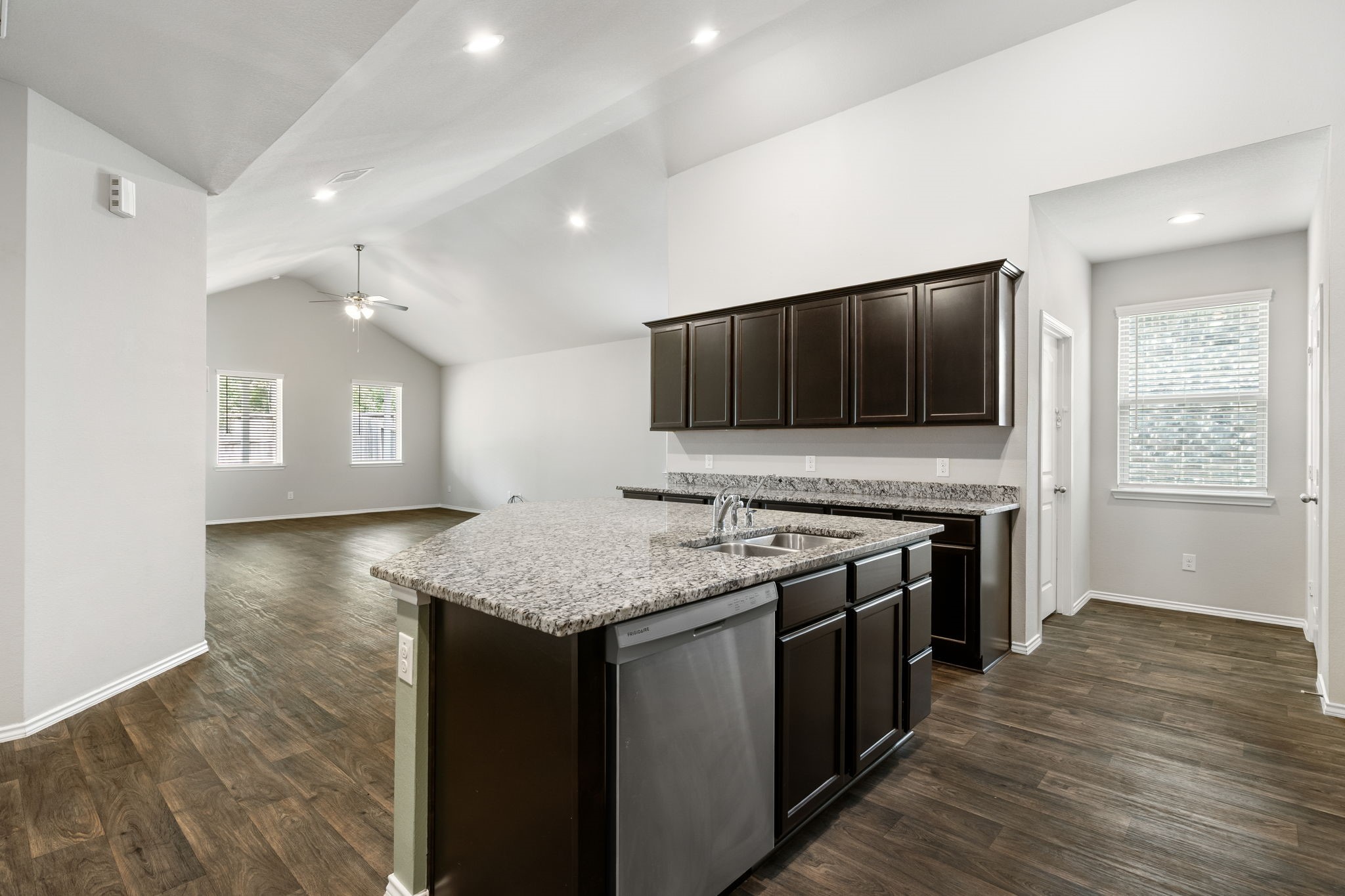 11722 Bari Reef Lane Conroe, TX 77304 - Photo 8 of 27