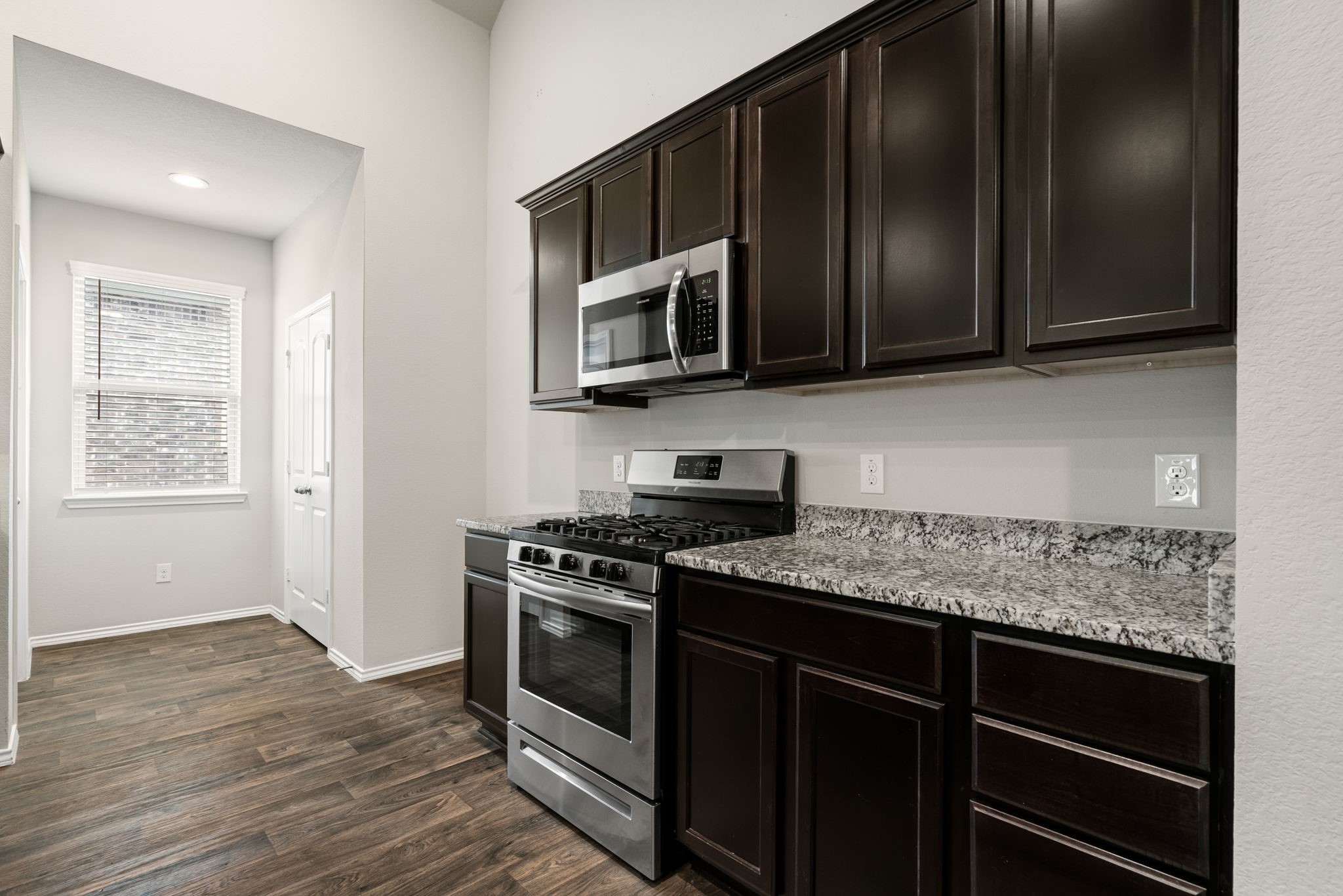 11722 Bari Reef Lane Conroe, TX 77304 - Photo 10 of 27