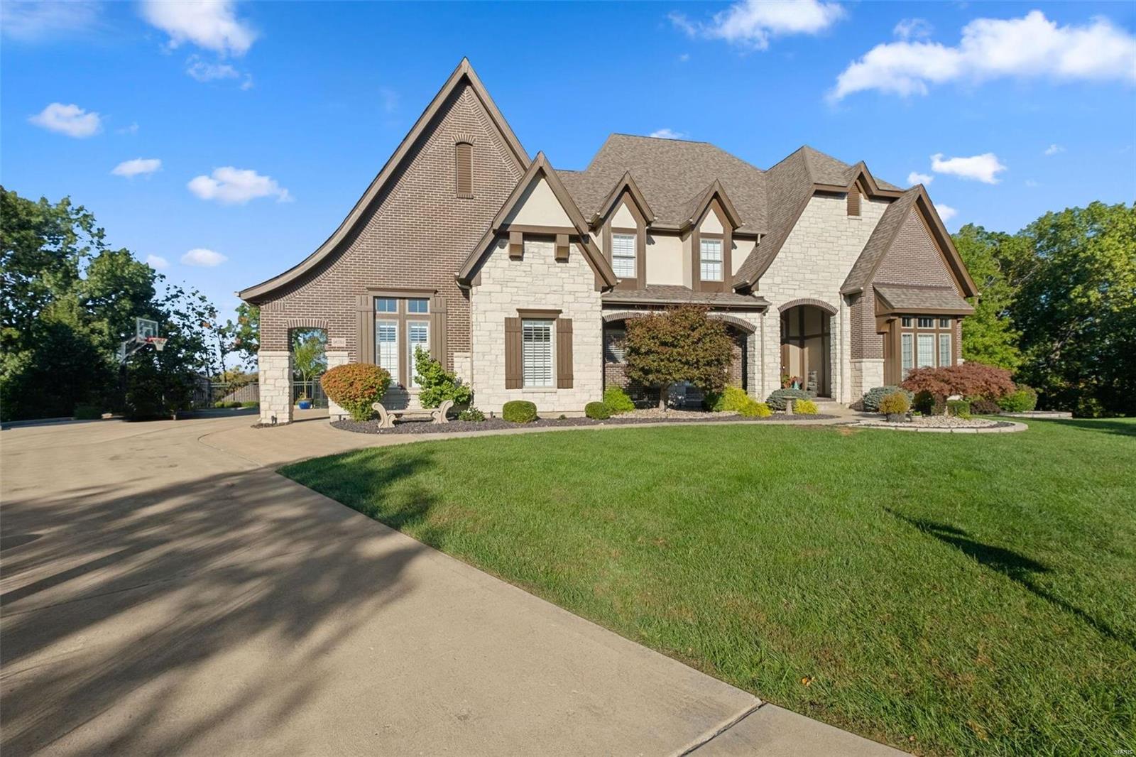 16751 Eagle Bluff Court Chesterfield, MO 63005 - Photo 2 of 76