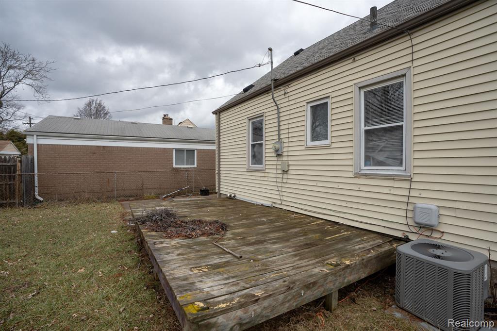 22149 David Avenue Eastpointe, MI 48021 - Photo 17 of 19