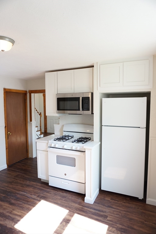 18 Sutherland Street Lowell, MA 01850 - Photo 5 of 28