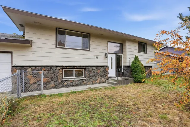 $359,900 | 1711 South Evergreen Road, Spokane Valley, WA 99037