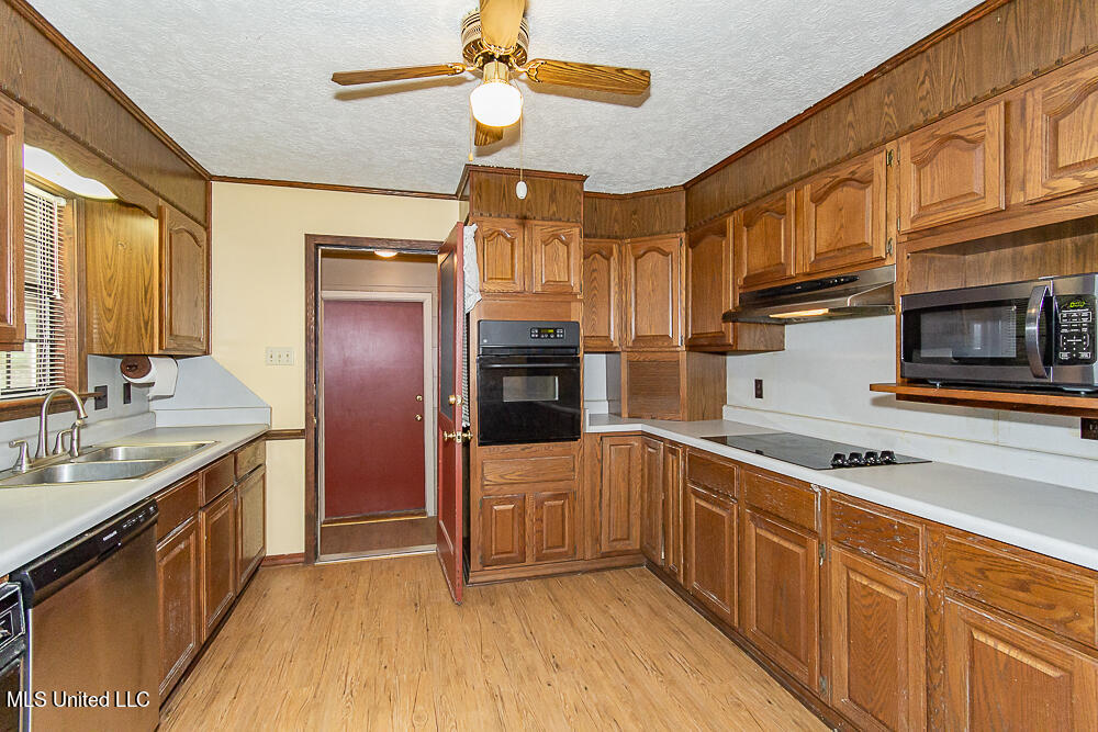 1312 Shell Oil Road Brandon, MS 39042 - Photo 15 of 28 Abundance of Cabinets