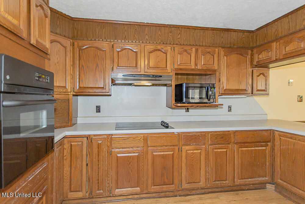 1312 Shell Oil Road Brandon, MS 39042 - Photo 17 of 28 Electric Oven and Electric Cooktop
