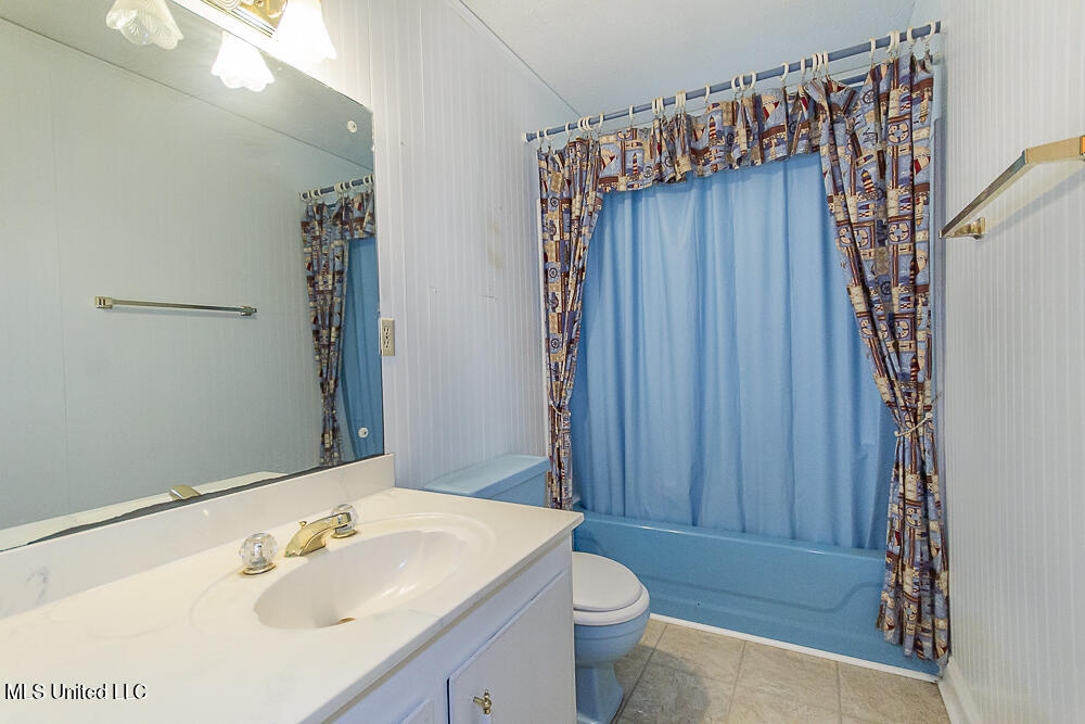 1312 Shell Oil Road Brandon, MS 39042 - Photo 19 of 28 Hall Bathroom