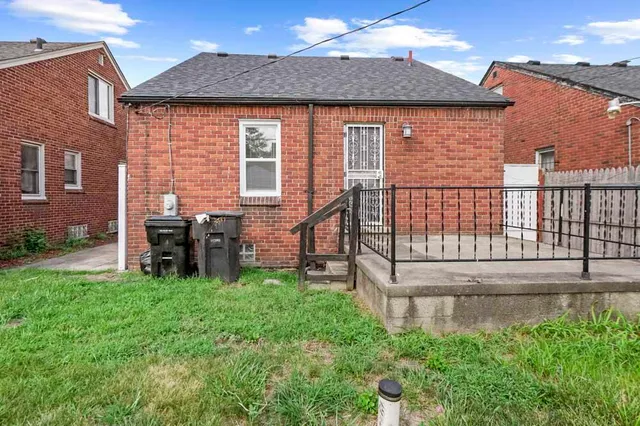 $1,370 | 18278 Manor, Detroit, MI 48221