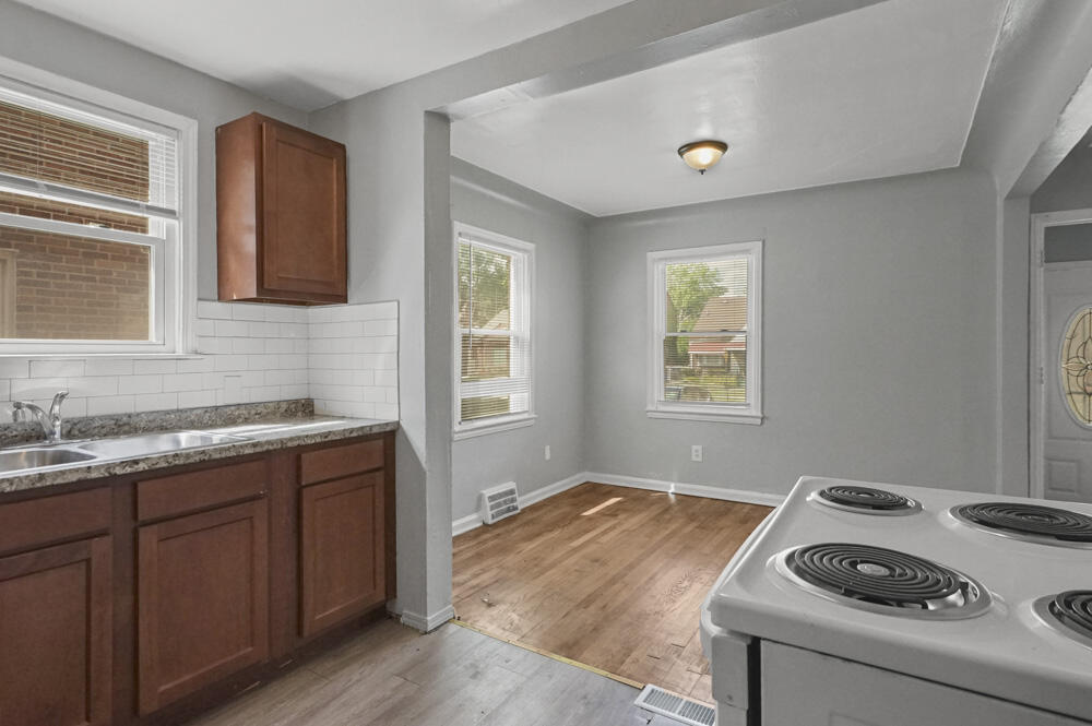 18278 Manor Detroit, MI 48221 - Photo 3 of 13 original (11)