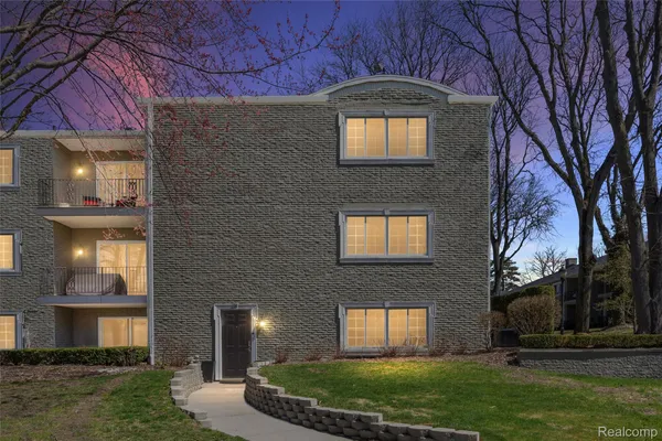 $3,300 | 1113 North Old Woodward Avenue, Unit 78, Birmingham, MI 48009