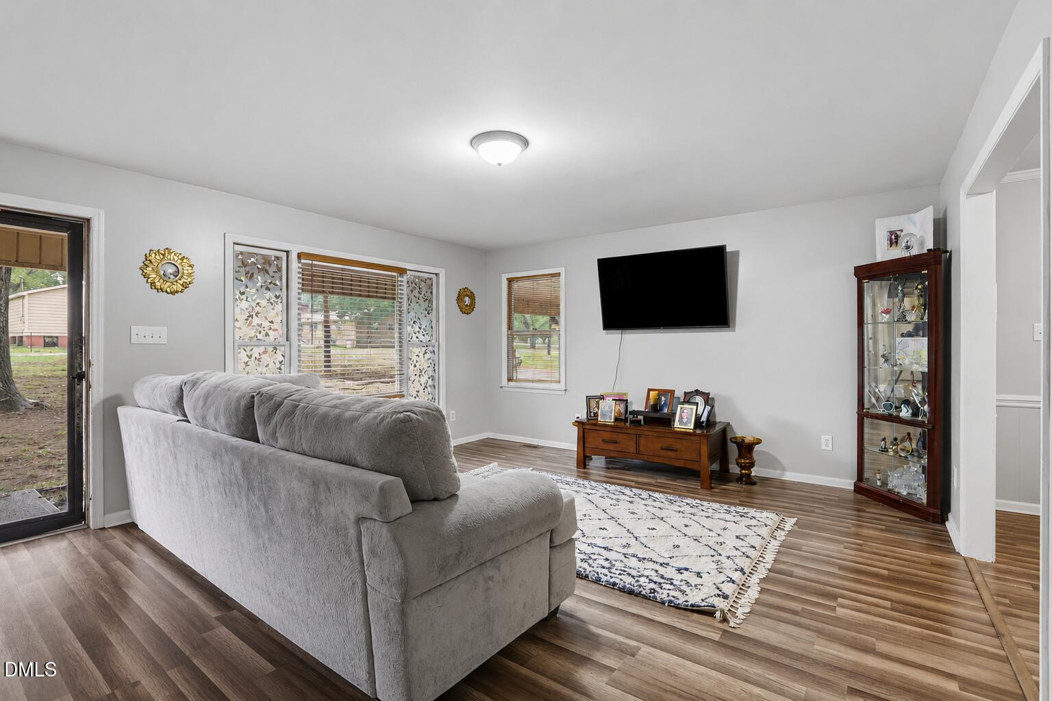 479 Ridgecrest Trail Henderson, NC 27537 - Photo 5 of 30 Living room