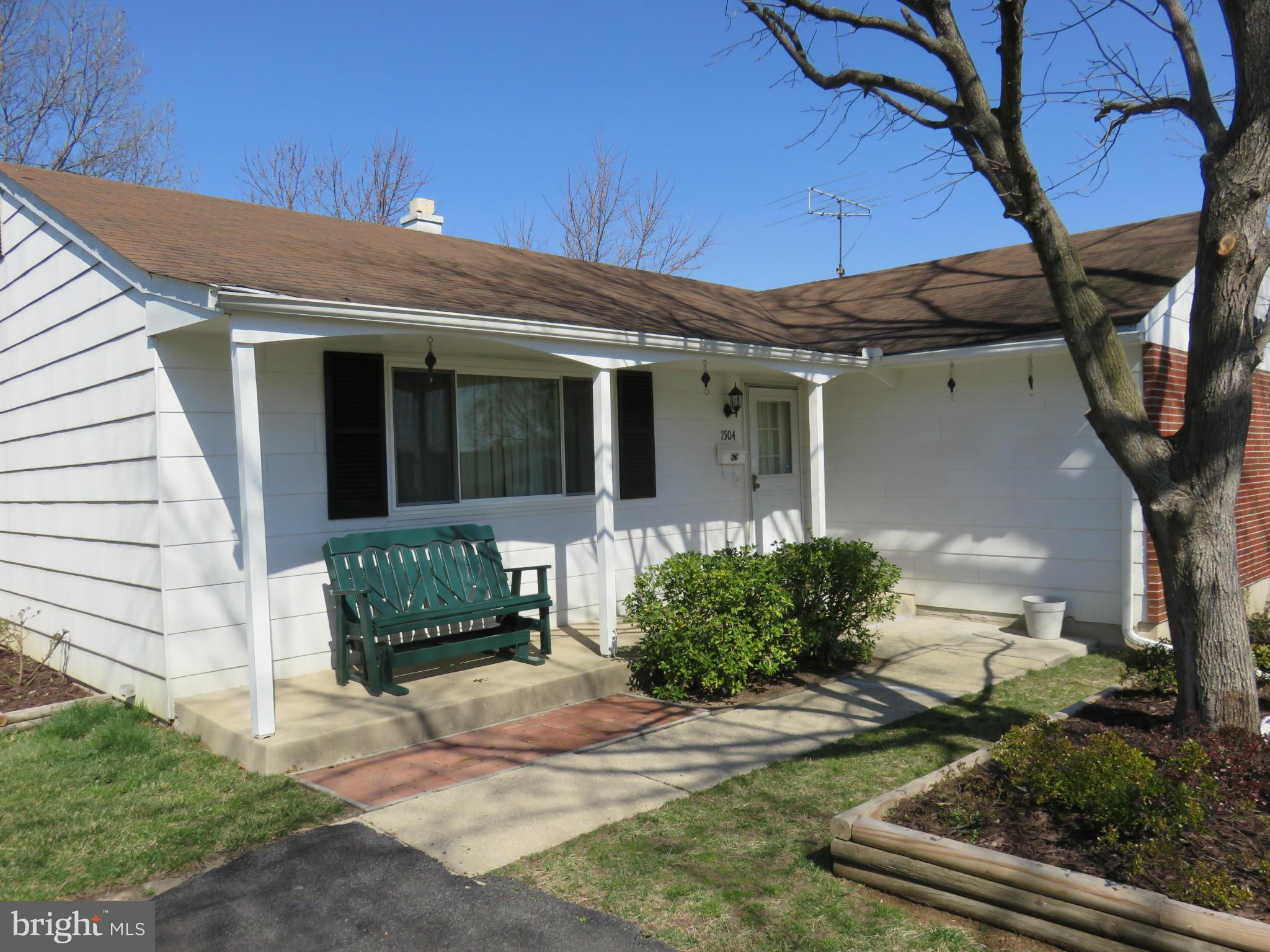 1504 National Road Baltimore, MD 21237 - Photo 22 of 27 COZY FRONT PORCH