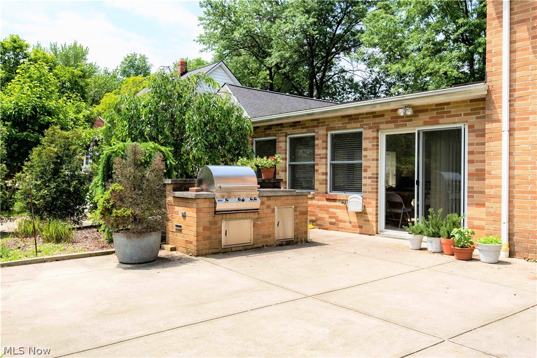 675 Bishop Road Cleveland, OH 44143 - Photo 14 of 32