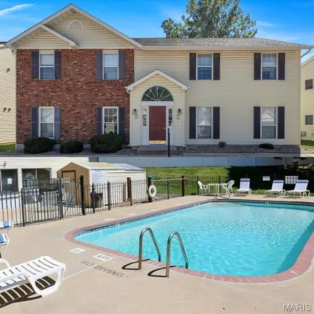 $149,500 | 420 Cambridge Place, Unit 2, St. Peters, MO 63376