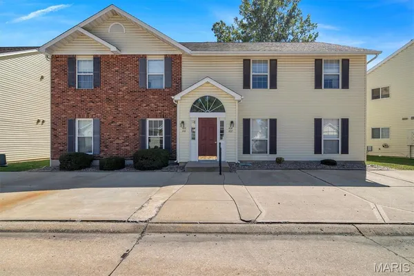 $149,500 | 420 Cambridge Place, Unit 2, St. Peters, MO 63376