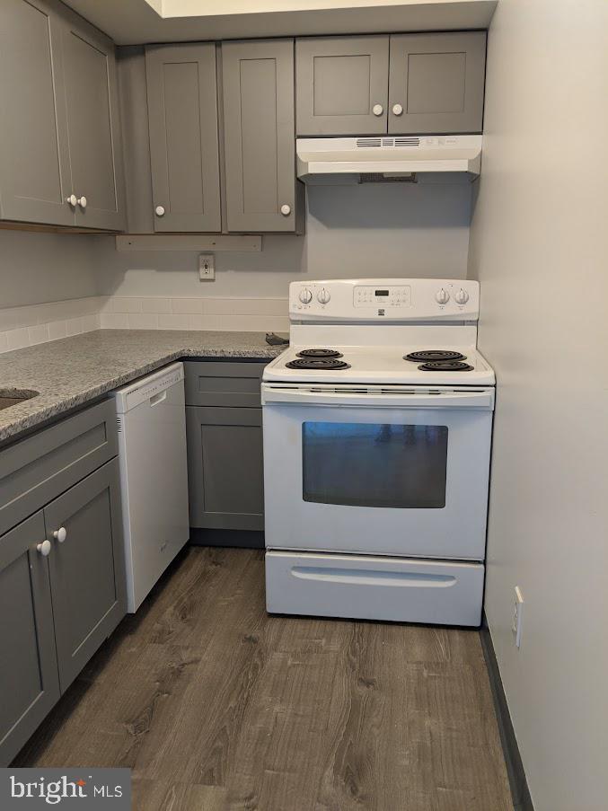 7033 Ridge Avenue, Unit 7 Philadelphia, PA 19128 - Photo 4 of 6 7B Updated Kitchen