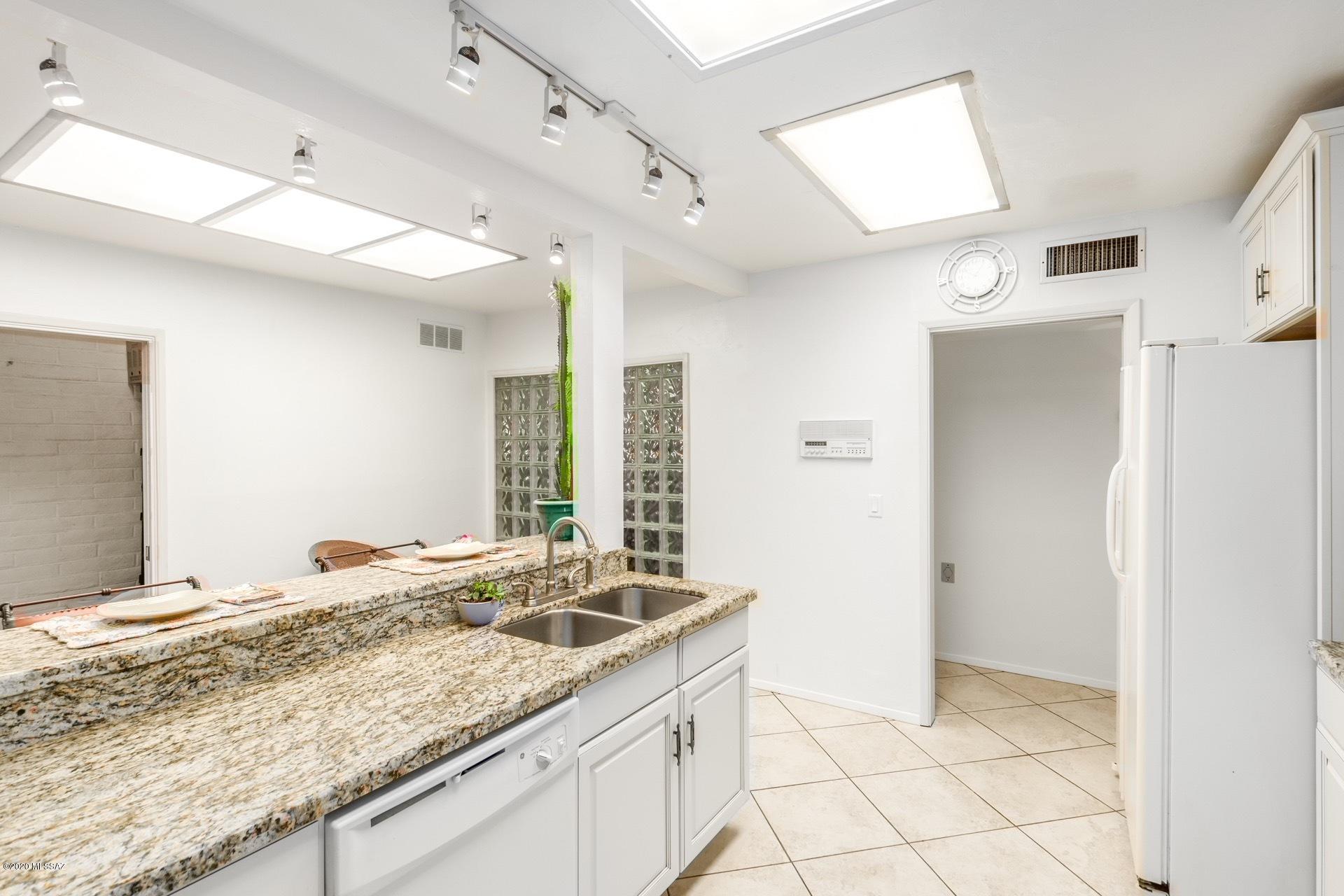 722 West Roller Coaster Road Tucson, AZ 85704 - Photo 8 of 30 Gallery Image 8