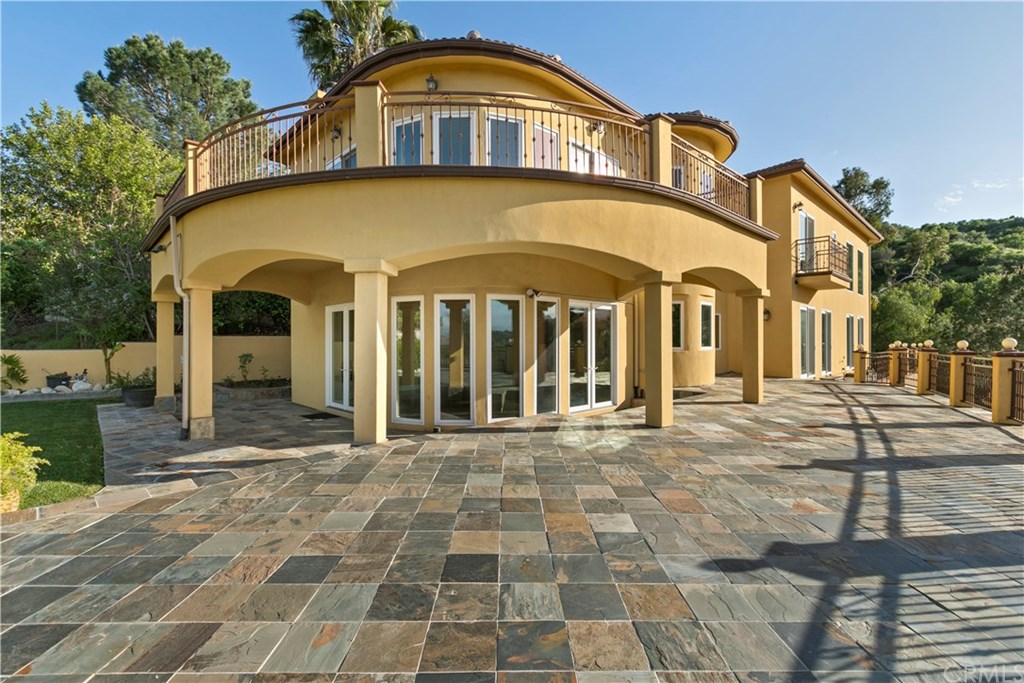 24918 Bella Vista Drive Newhall, CA 91321 - Photo 2 of 32