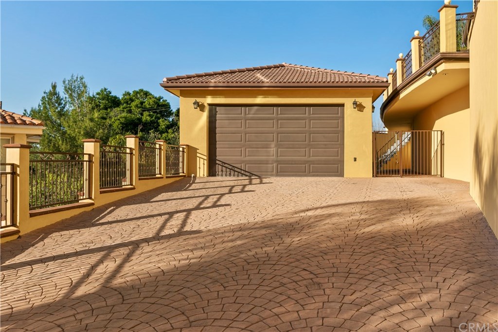 24918 Bella Vista Drive Newhall, CA 91321 - Photo 5 of 32