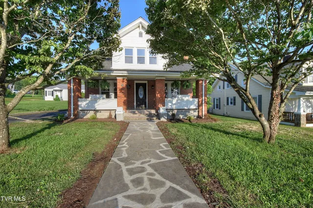 $329,900 | 511 South Watauga Avenue, Elizabethton, TN 37643