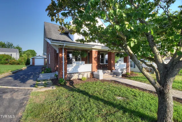$329,900 | 511 South Watauga Avenue, Elizabethton, TN 37643