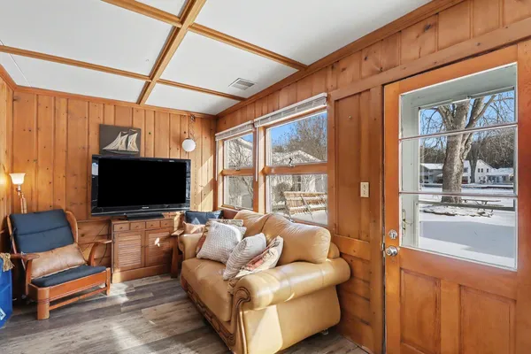 $575,000 | 11637 Algonquin Drive, Pinckney, MI 48169