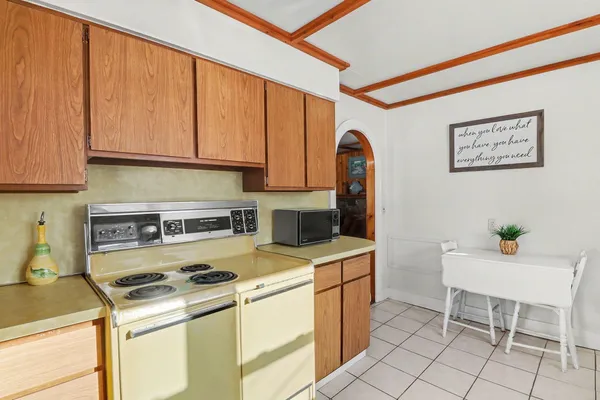 $575,000 | 11637 Algonquin Drive, Pinckney, MI 48169