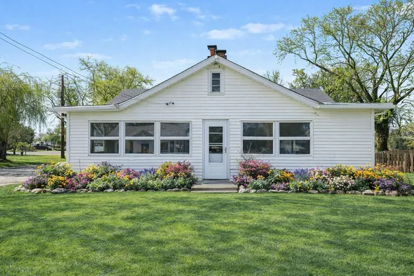 $575,000 | 11637 Algonquin Drive, Pinckney, MI 48169