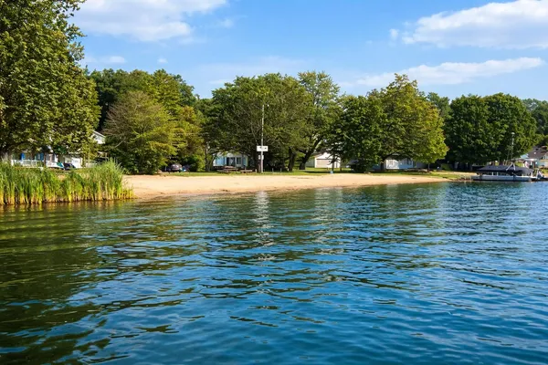 $575,000 | 11637 Algonquin Drive, Pinckney, MI 48169