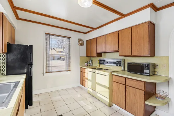 $575,000 | 11637 Algonquin Drive, Pinckney, MI 48169